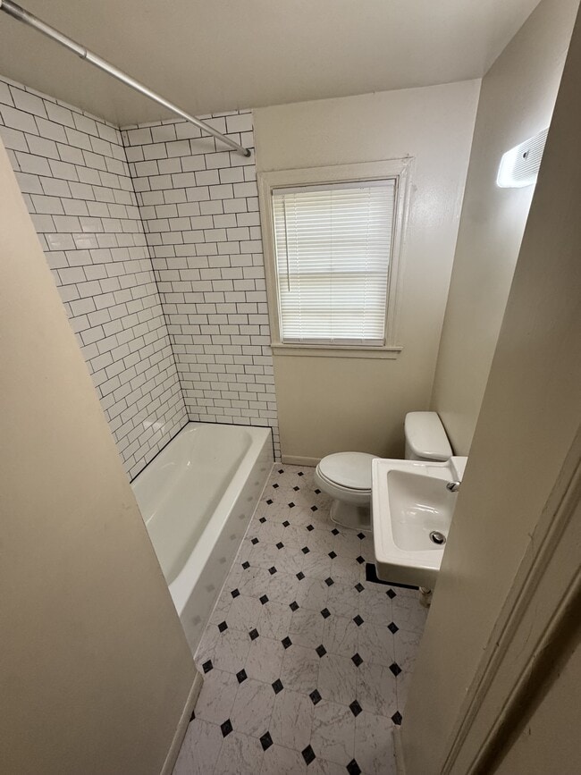 Building Photo - 3927 37th Ave N