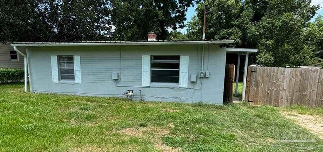 Building Photo - 408 Forrest St