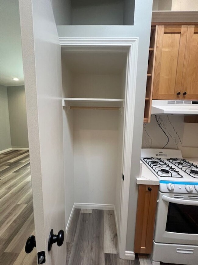 Building Photo - Beautiful, Single ADU located in Reseda! Ready for Move-In!