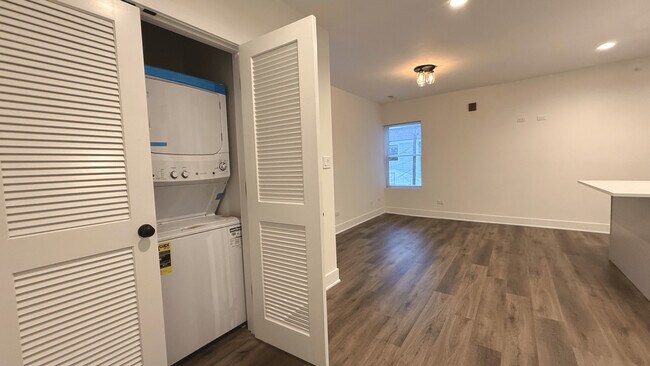 Building Photo - 114 Stephen St