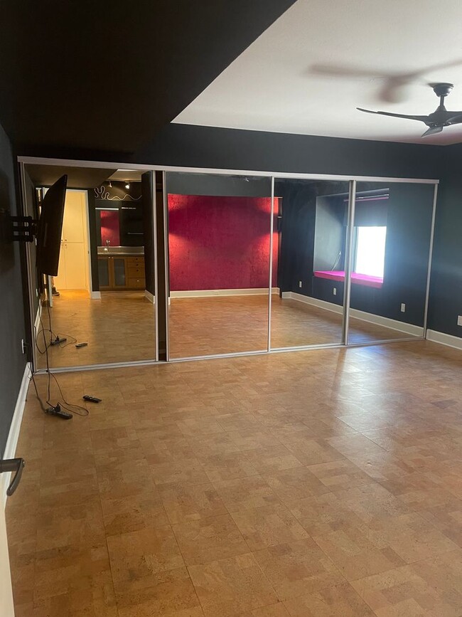 Building Photo - Hollywood Luxury 2 Bed Condo!