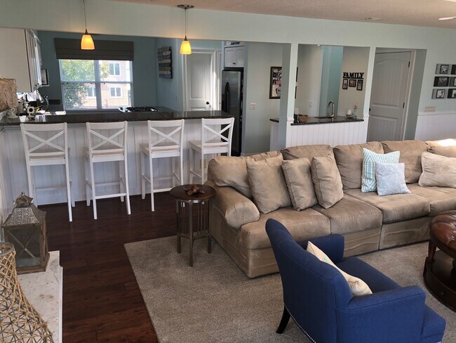 Building Photo - Beautiful Furnished Croatan Beach Home.