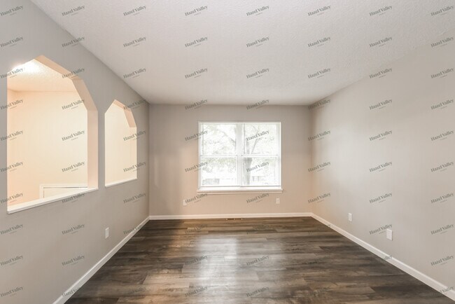Building Photo - 6502 Pauline Ct