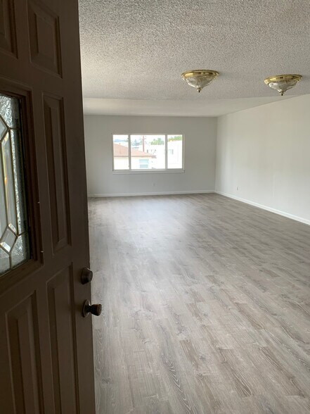 Building Photo - 223 Avenida Granada