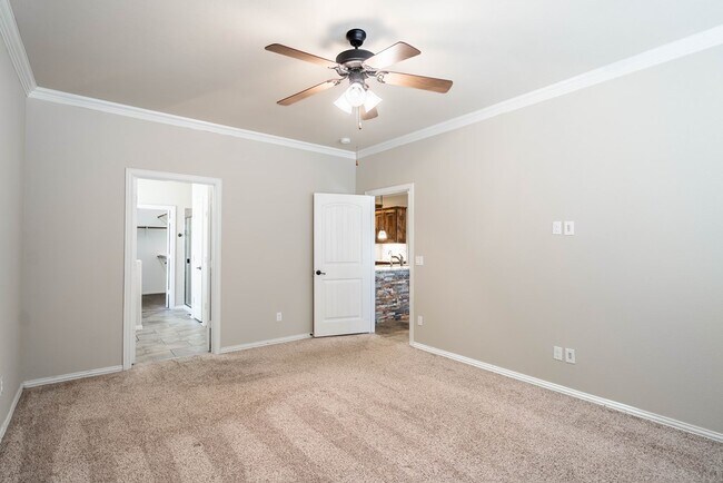 Building Photo - 6969 King Ranch Rd