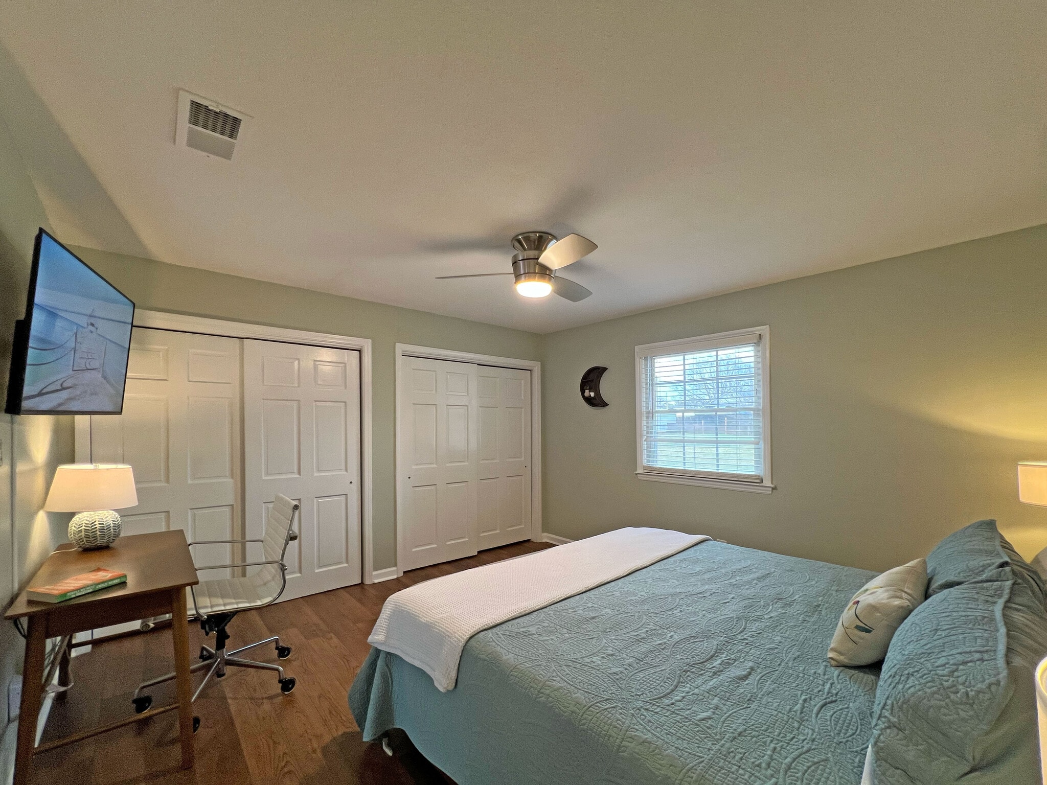 King bedroom featuring a 55" smart TV w/Roku, work station w/extra power & USB ports, ceiling fan w/ - 160 17th Street Pl NW