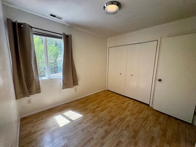 Building Photo - 603 Manitou Blvd
