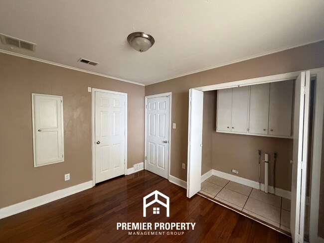 Building Photo - Charming 2BR/1BA Near Berclair | Hardwood Floors & Large Fenced Backyard