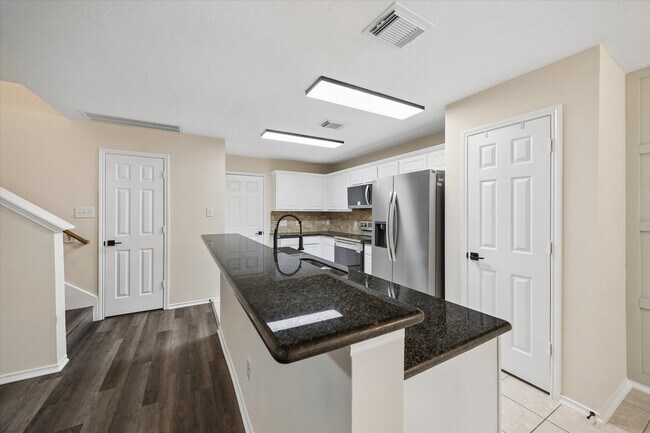 Building Photo - 7 Wineberry Pl