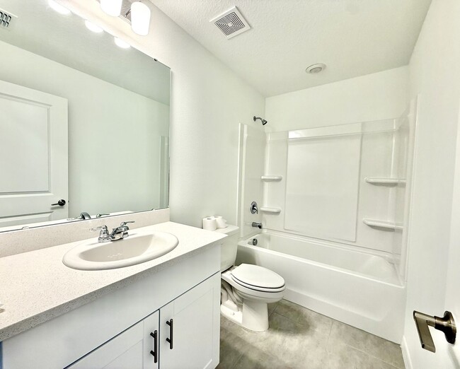 Building Photo - Riverside living redefined - 3Bedrooms/2.5Baths newly built townhome in Edgewater!