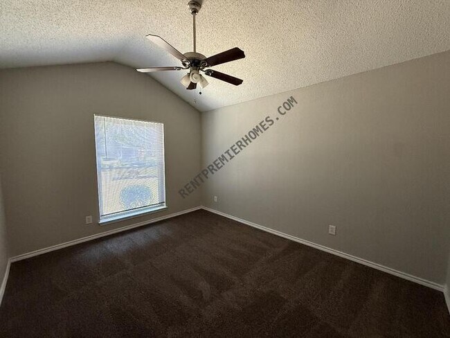 Building Photo - 10206 Shayna Dr