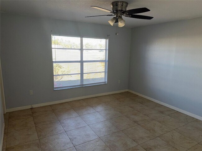 Building Photo - 327 Dundee Dr