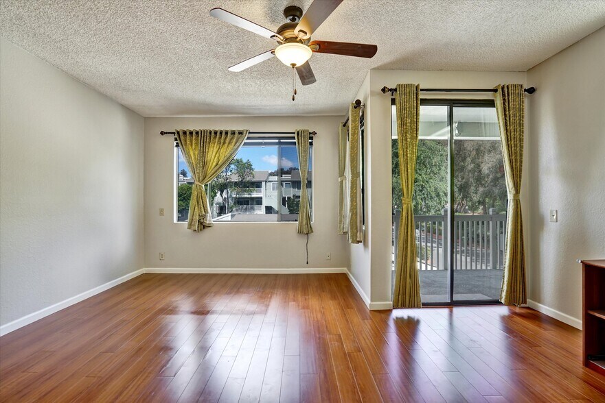 Building Photo - 3402 Pinewood Terrace