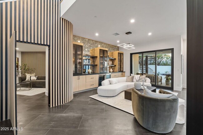 Building Photo - 3135 E Palo Verde Dr