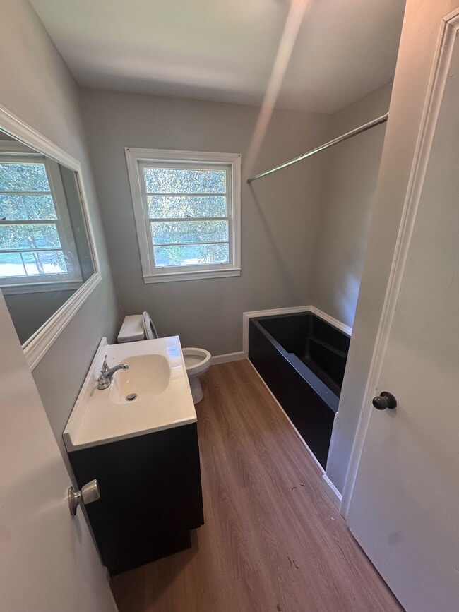 Building Photo - 412 Beechwood Cir