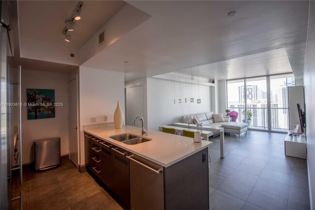 Building Photo - 500 Brickell Ave