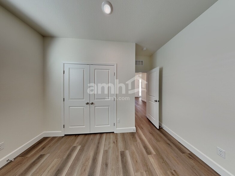 Building Photo - 13107 N Honest Endeavor Wy