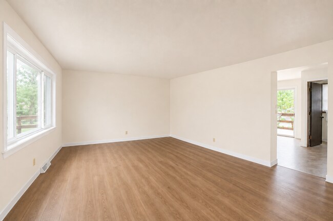 Building Photo - 543-545 N Crosby Ave