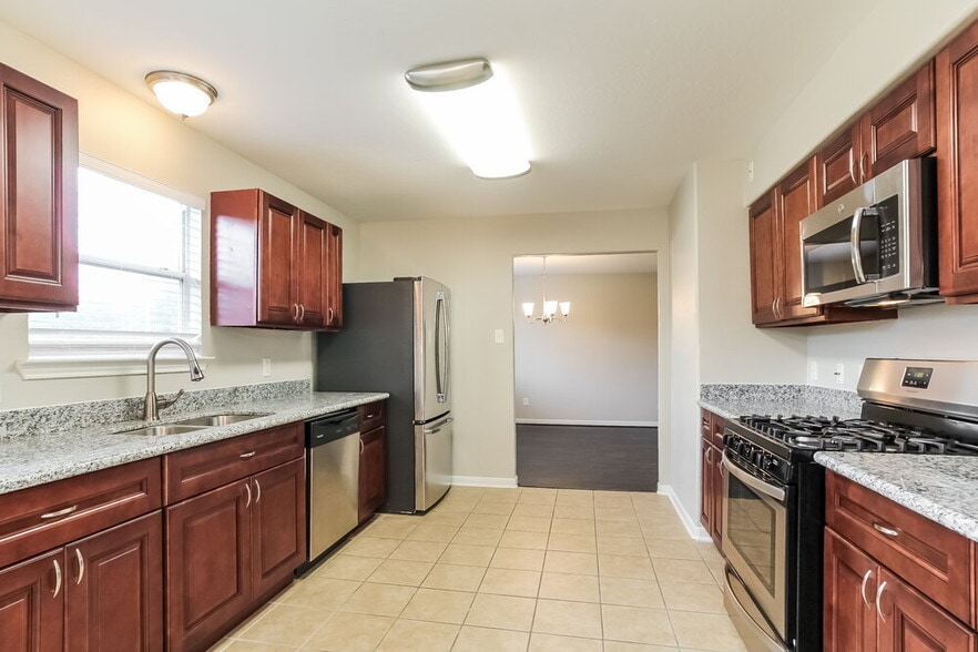 Building Photo - 12202 Greencanyon Dr