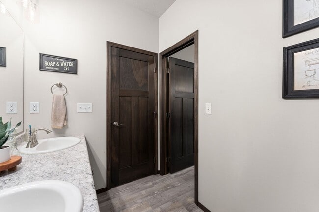 Building Photo - 4500 E Whisper Ridge Pl