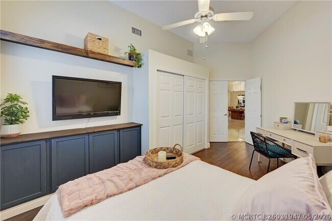 Building Photo - 8171 Hampton Wood Dr