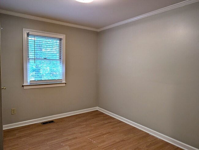 Building Photo - Cozy Ranch Style Home Located in Lancaster...