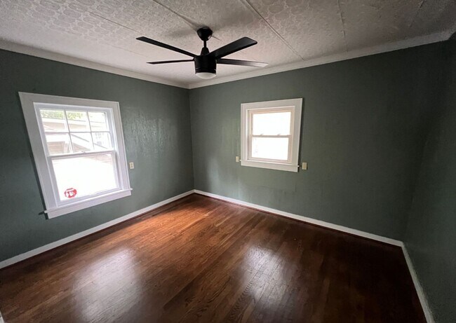 Building Photo - Charming 3-Bed Home Near Loose Park & Plaza!
