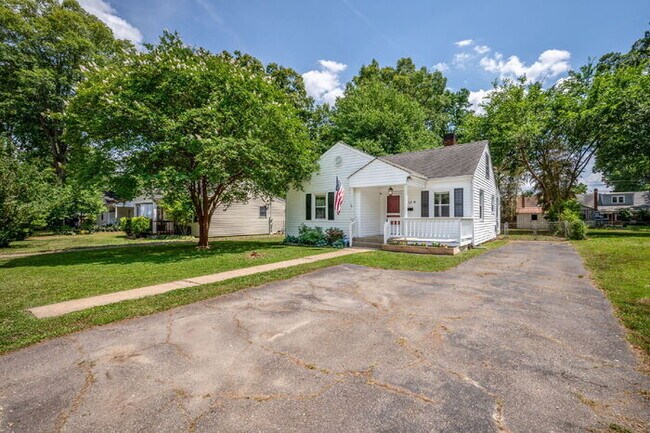 Building Photo - Charming 3-Bedroom, 1 Bath Home located in Sandston-$1750/Mo
