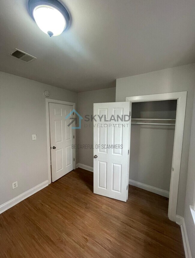 Building Photo - 1519 N 60th St