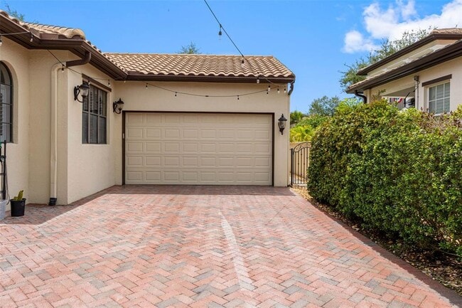 Building Photo - 6022 Beacon Shores St