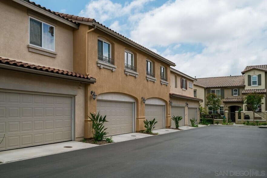 Building Photo - 10428 Duxbury Ln