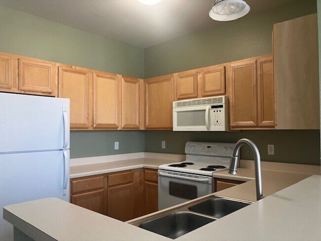 Building Photo - Rare Two Bedroom - Two Bathroom Condo at The Landing Off Lake Michigan!