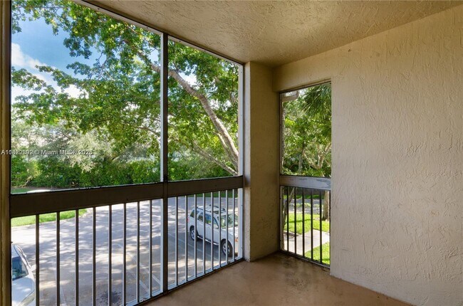 Building Photo - 9855 Westview Dr