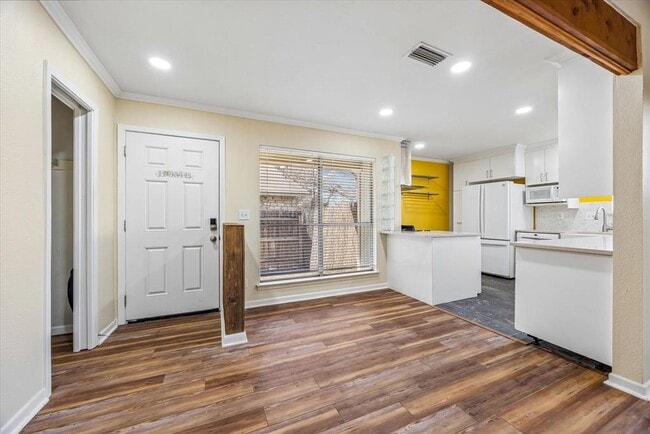 Building Photo - 2808 Thrushwood Dr