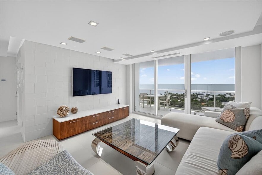 Primary Photo - 2715 N Ocean Blvd