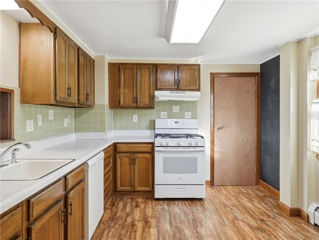 Building Photo - 813 N Elmer Ave