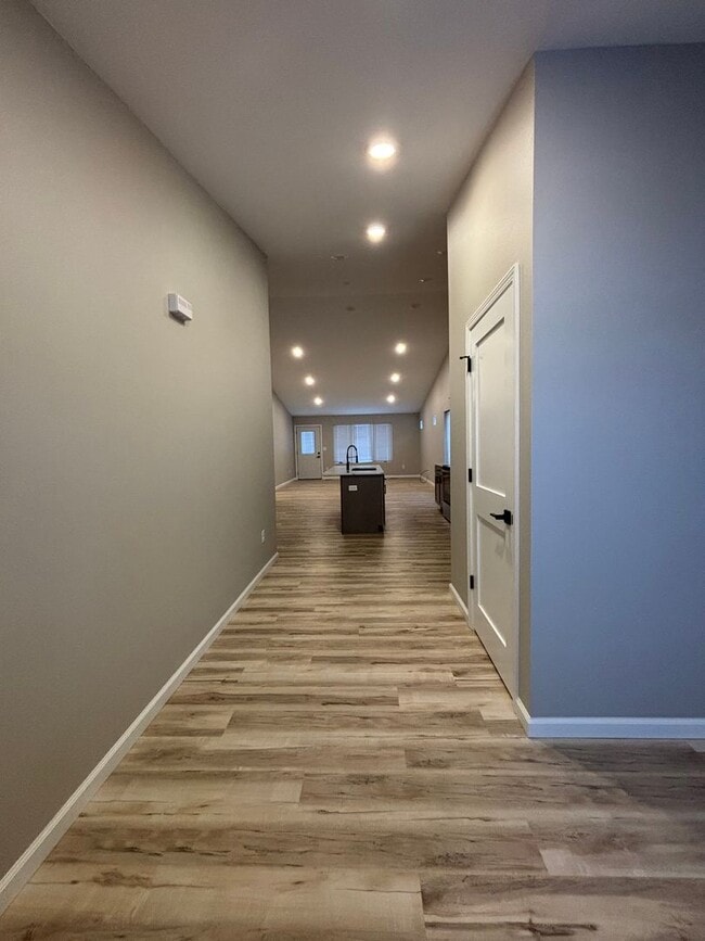 Building Photo - 2532/2528 Landmark Drive