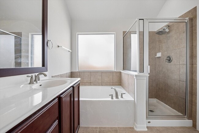 Building Photo - Freshly Updated Single-Story Home with New Flooring & Spacious Open Layout