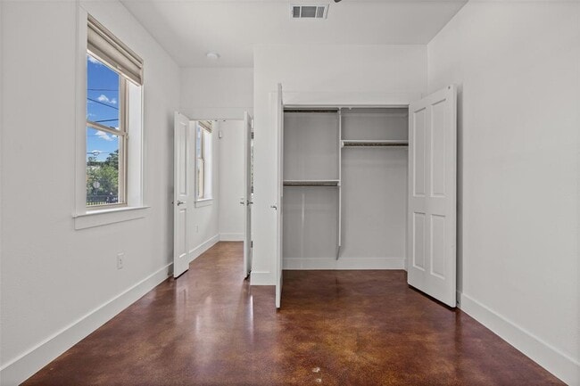 Building Photo - 1301 San Bernard St