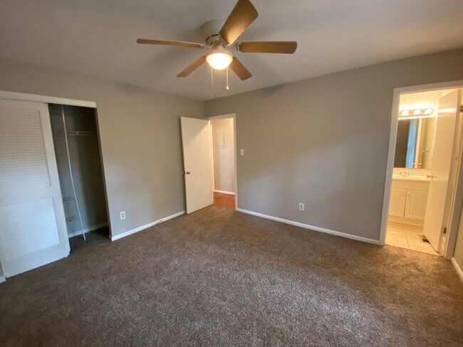 Building Photo - NOW OFFERING FIRST FULL MONTH FREE IF MOVE...
