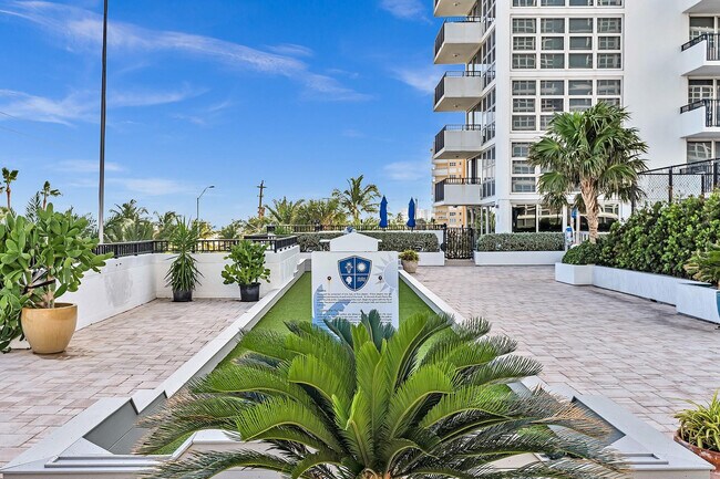 Building Photo - 525 N Ocean Blvd