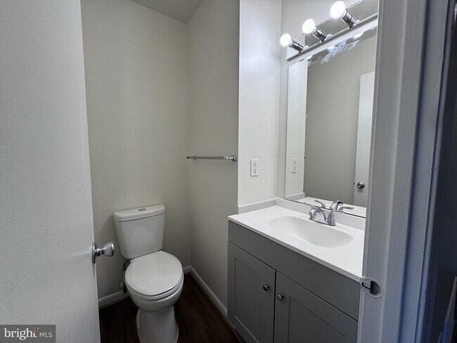 Building Photo - 12335 Woodlawn Ct