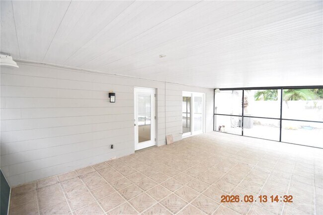 Building Photo - 528 Suwanee Cir