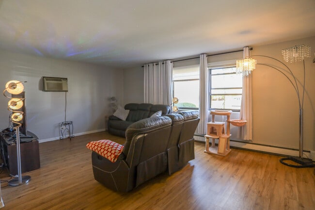 Building Photo - 9020 Lamon Ave