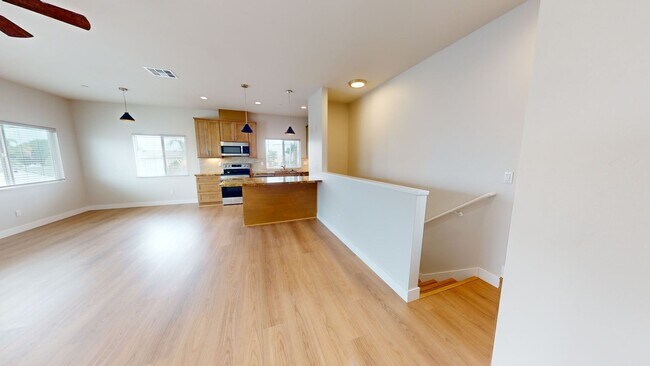 Building Photo - Move-in Special $500 Off*