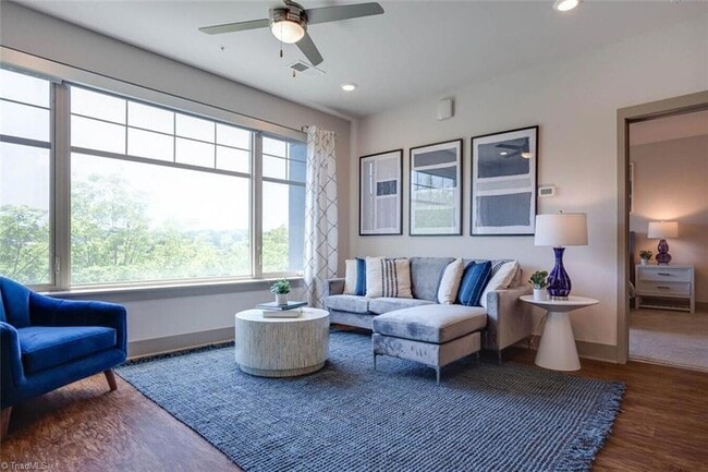 Building Photo - 111 Edgeway Dr