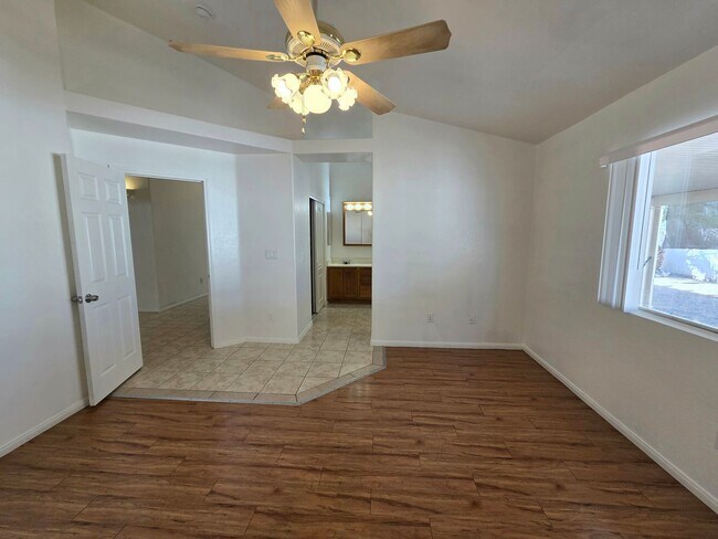 Building Photo - Charming & Spacious Las Vegas Home with Prime Location and Endless Potential