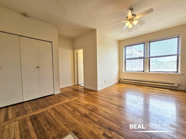 Building Photo - 0 bedroom in CHICAGO IL 60657
