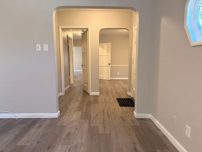 Building Photo - 2nd St., 829-831