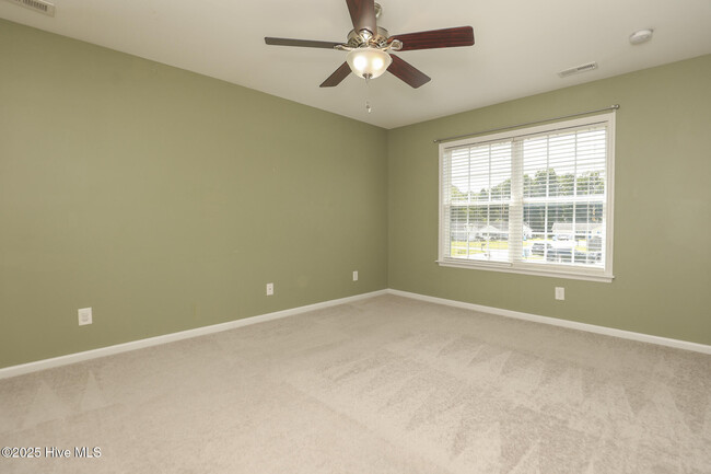 Building Photo - 215 Bonanza Dr
